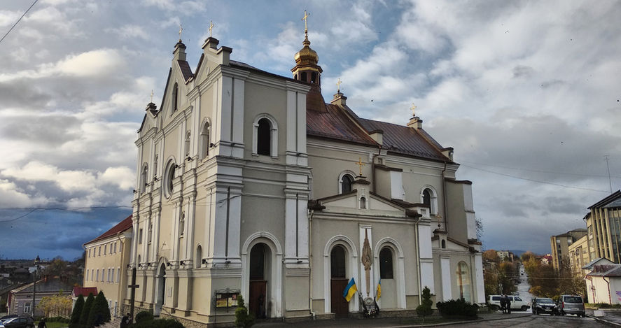 Архиєрейська Божественна Літургія Катедральний собор Пресвятої Трійці м. Доргобич 16.02.2020 р.Б